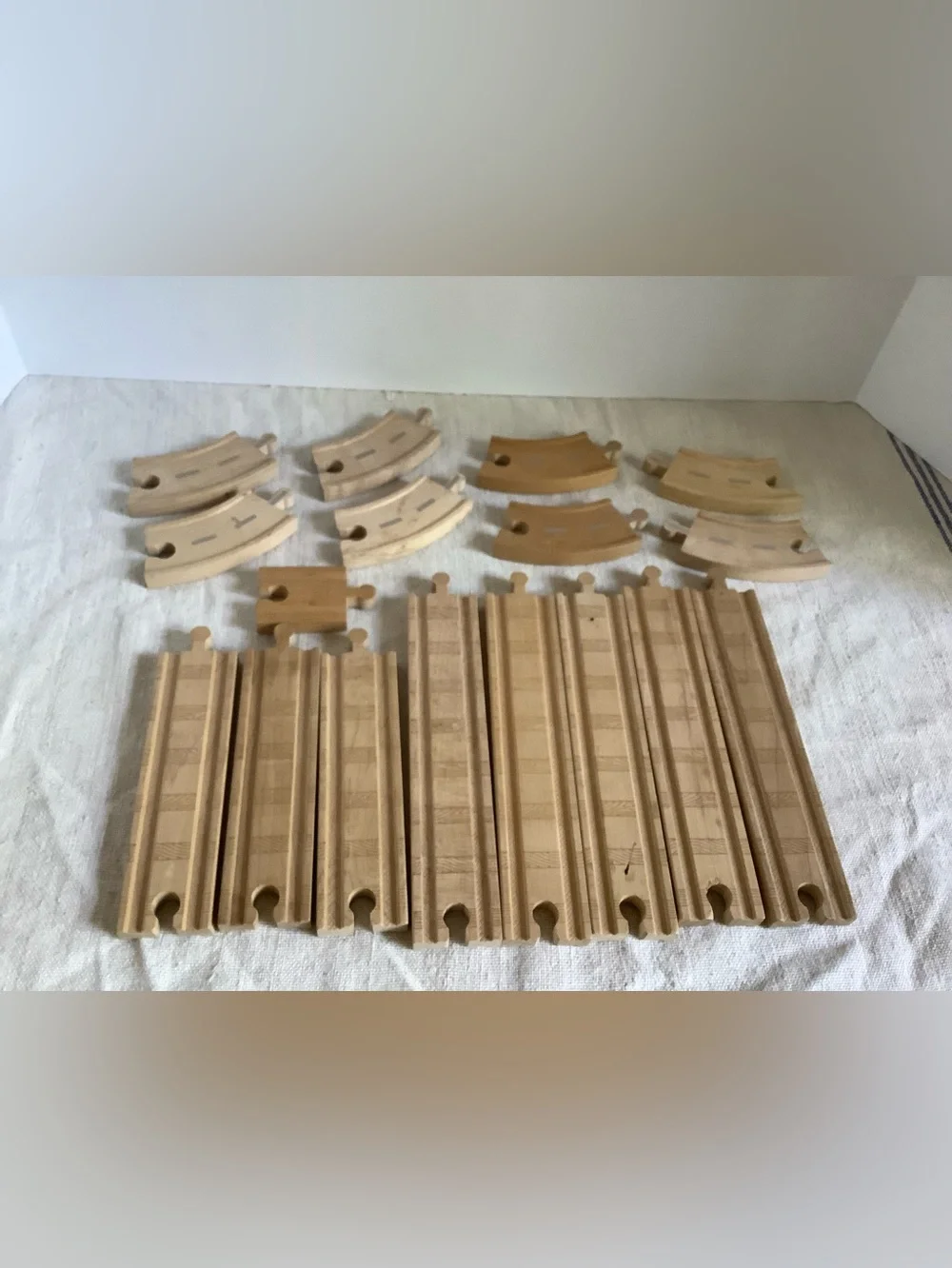 Hard to find Vintage 17 pc set of Thomas Wooden Railway Track